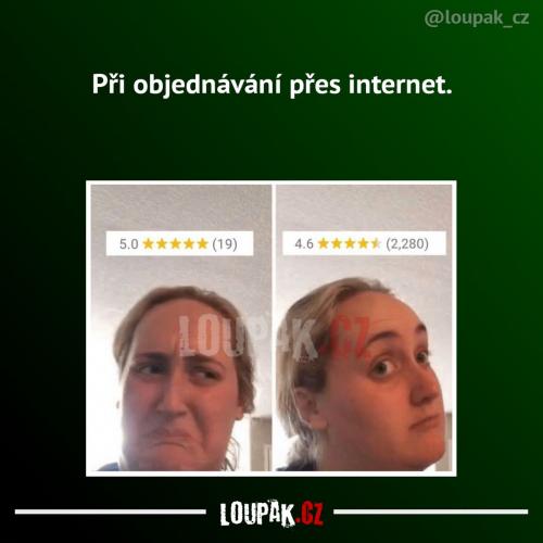  Je tam něco divného 