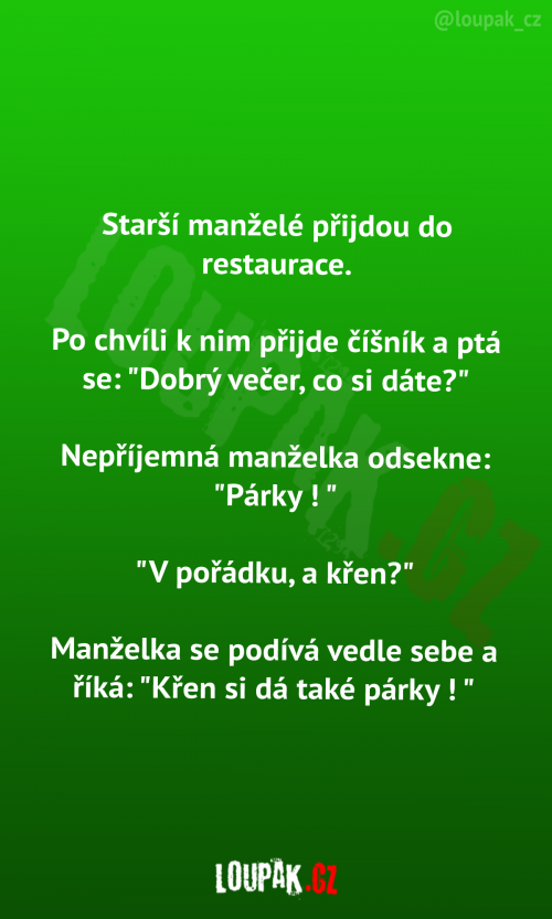  Starší manželé v restauraci 