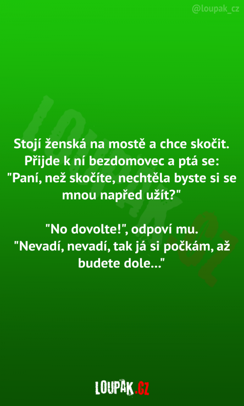 Ženská stojící na mostě