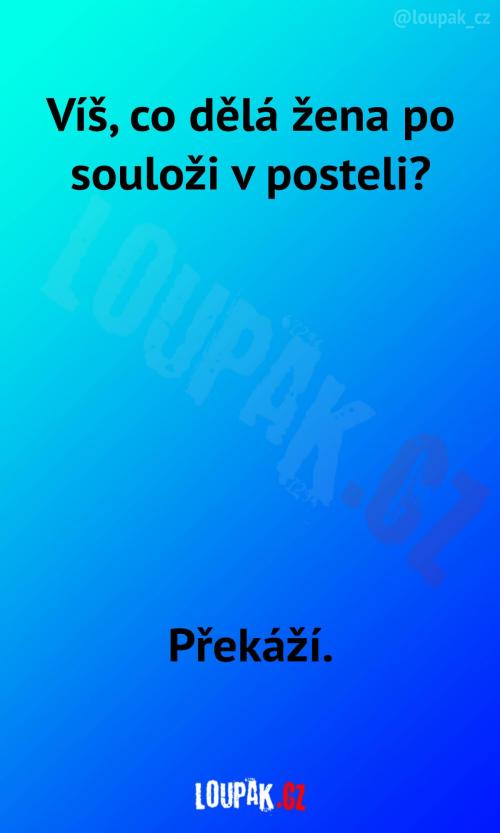 Žena v posteli po souloži