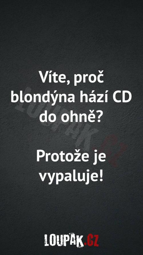  Proč blondýna hází CD do ohně 
