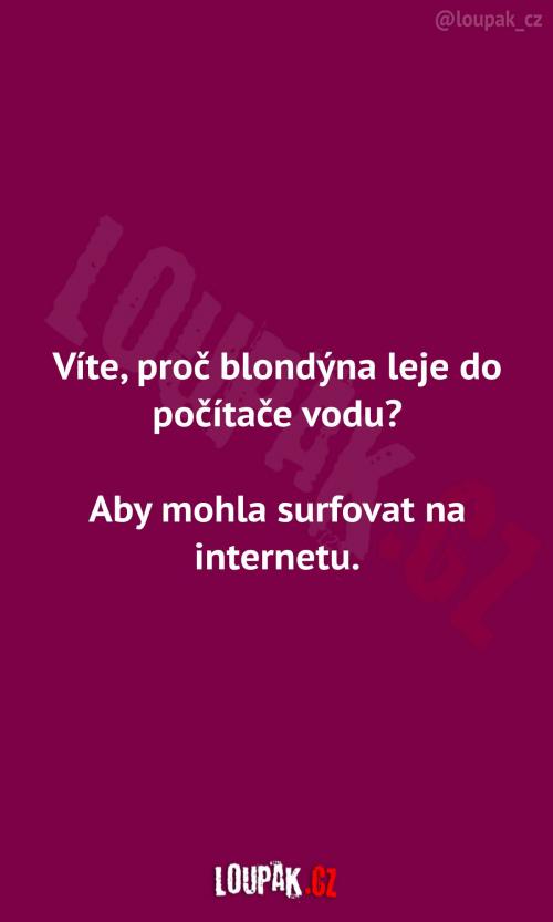  Proč blondýna leje do počítače vodu 