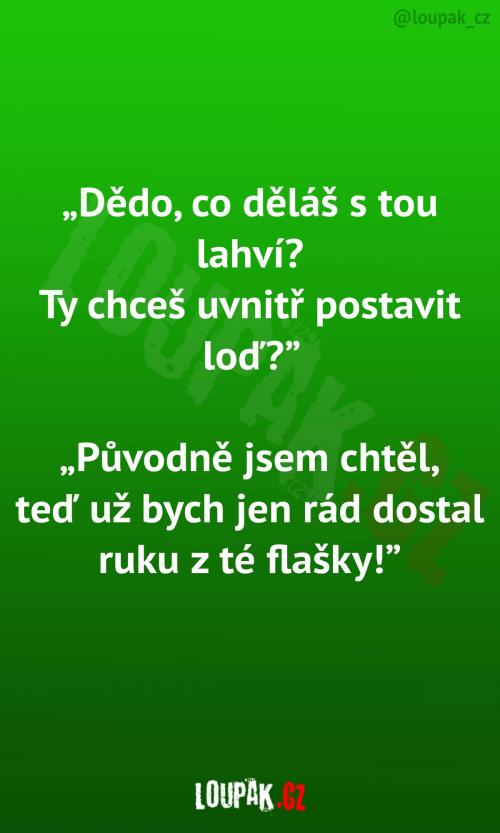 Co to děda dělá s tou lahví?