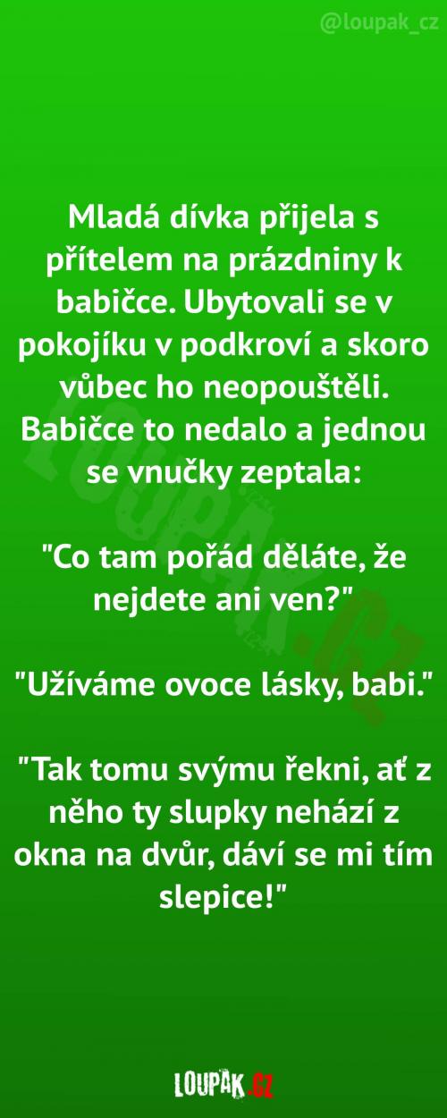 Milenci užívají ovoce lásky
