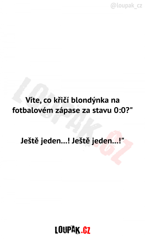  Blondýnka na fotbalovém zápasu 