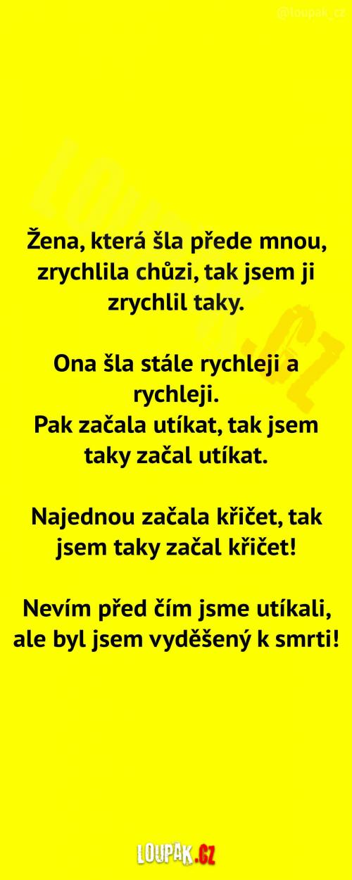  Podivná chůze ženy   