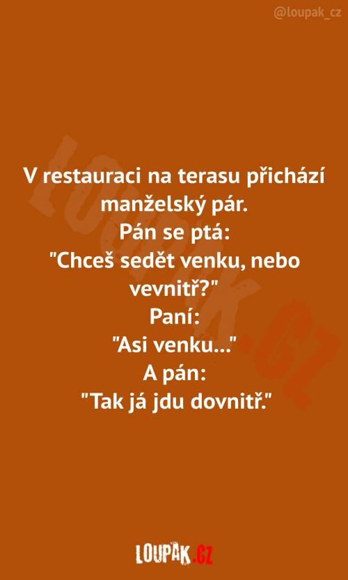  Manželský pár v restauraci  