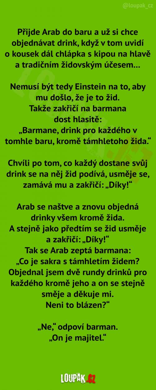  Arab objednává drinky v baru 