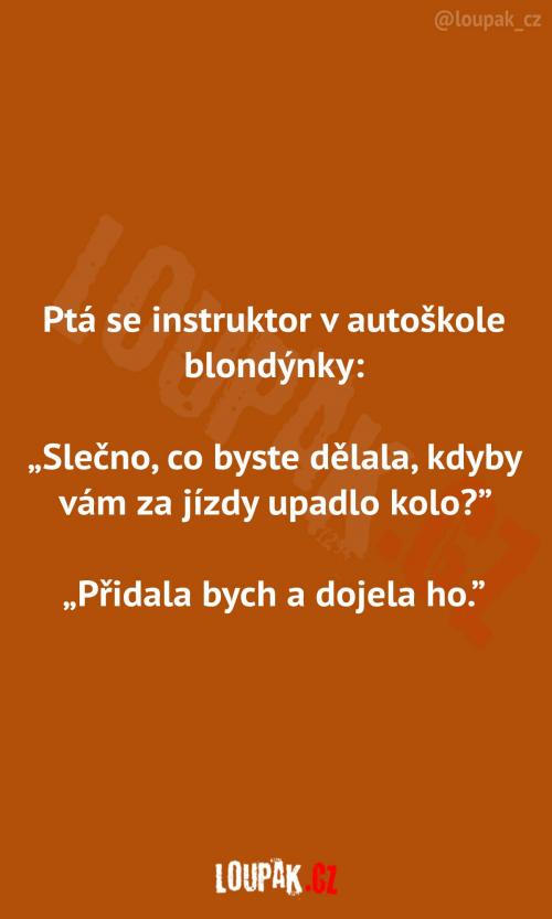  Blondýnka v autoškole 