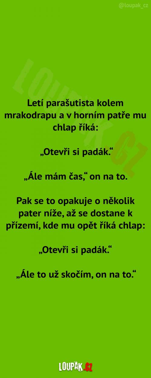  Létání parašutistů   