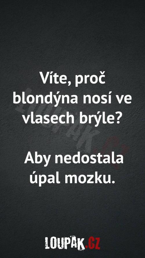  Proč blondýnka nosí ve vlasech brýle 