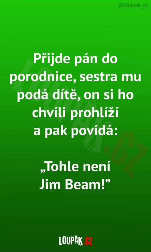  Pán si prohlíží své dítě v porodnici... 