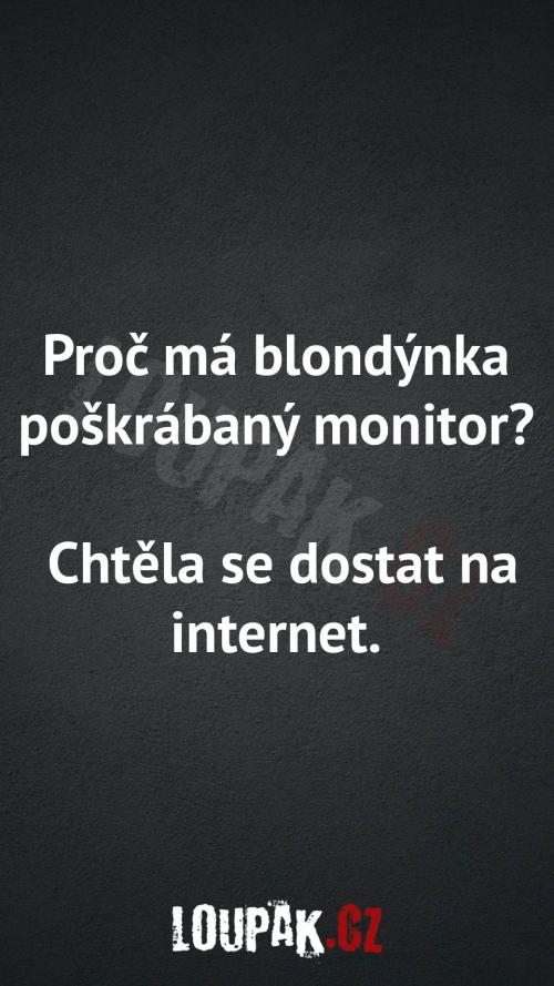 Proč má blondýnka poškrábaný monitor