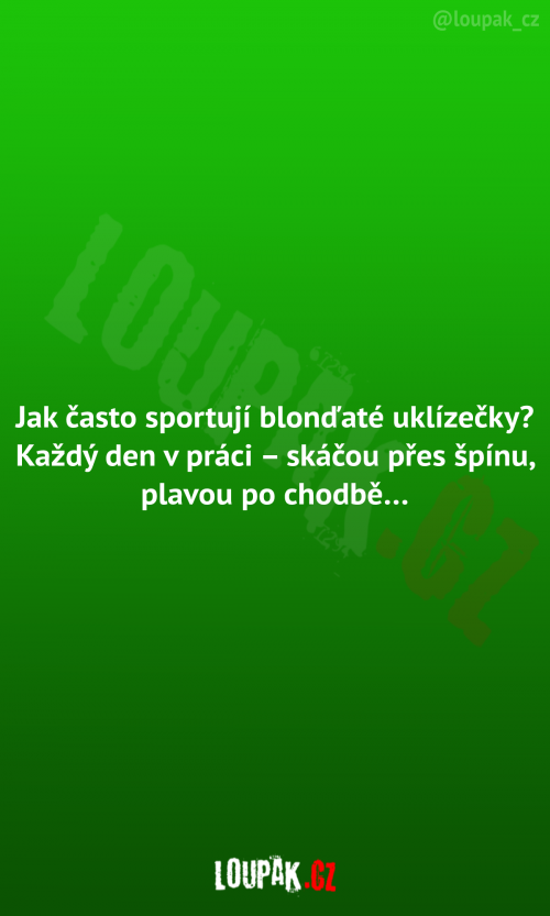 Sportující blonďaté uklízečky