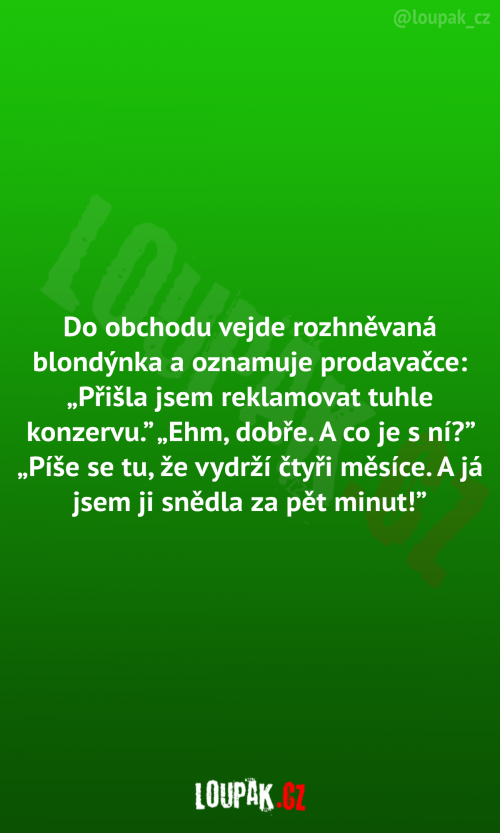  Rozhněvaná blondýnka v obchodě 