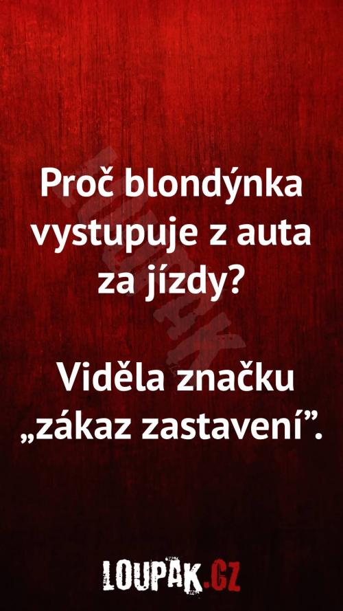  Proč blondýnka vystupuje z auta za jízdy 