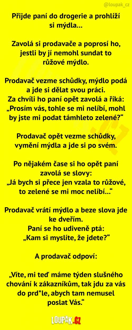 Příjemný prodavač v obchodě 