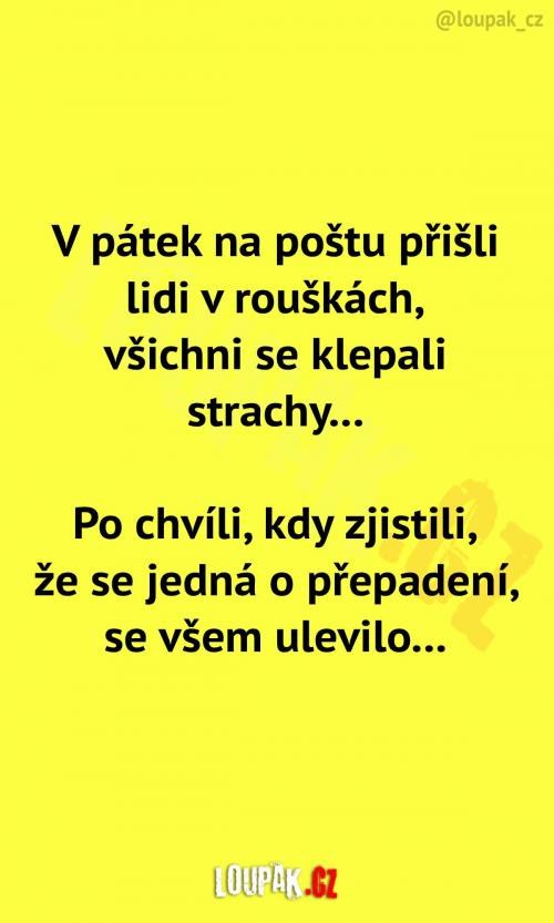 Lidé v rouškách na poště...  Lidé v rouškách na poště...