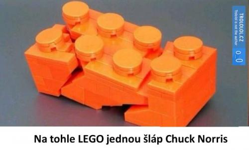  Chuck Norris vs lego 