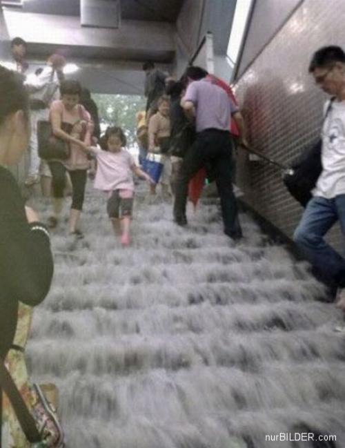  Hodně vody na schodech 