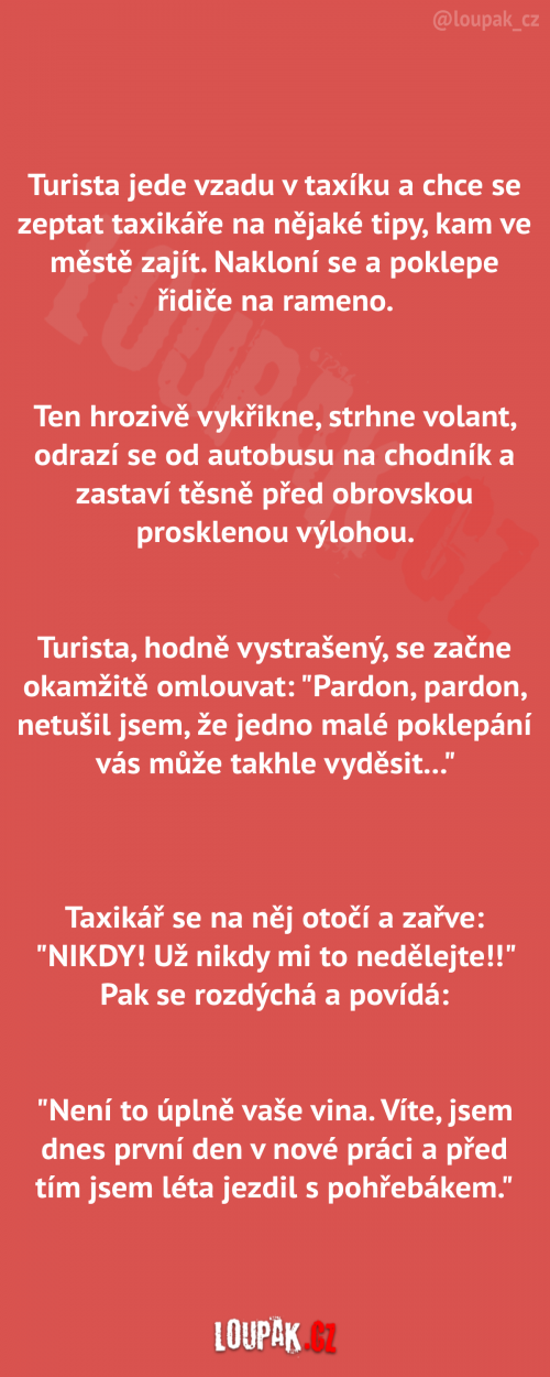  Turista jede vzadu v taxíku 