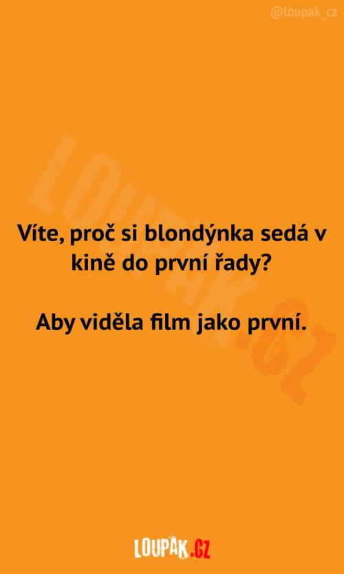  Blondýnka v první řadě 