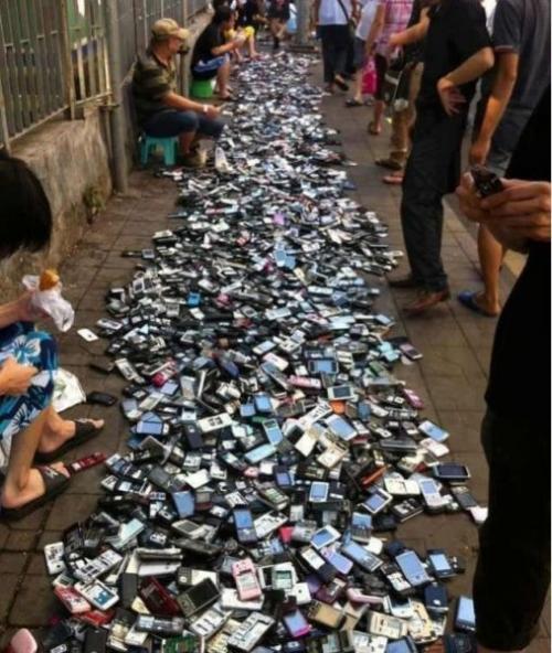  Hodně starých mobilů 