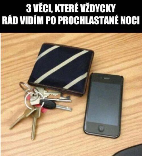 Klíče, mobil, peněženka