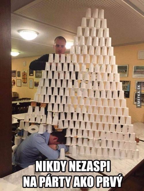  Neusínej na party 