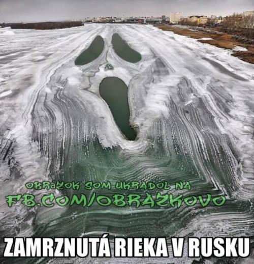  Zamrznutá řeka v Rusku 