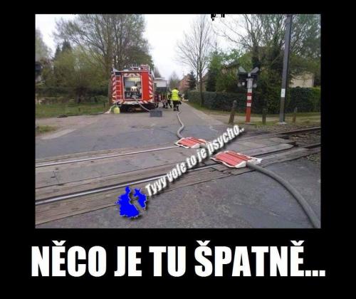  něco je tu špatně 