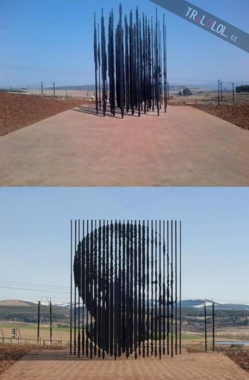 Nelson Mandela pomník 