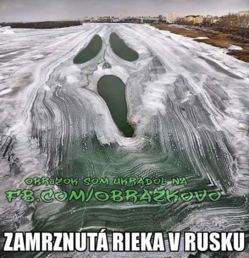  Zamrznutí řeka v Rusku 