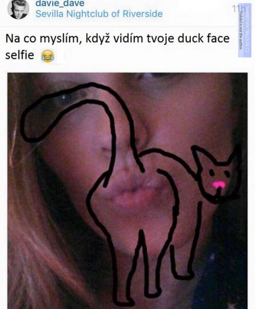  Duck face 