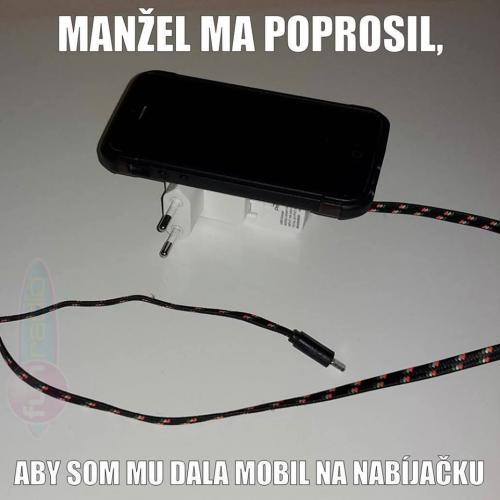  Mobil na nabíječce 