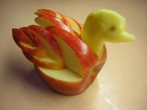  Kachna vytvořená z jablka 
