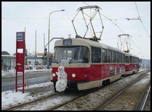  Sněhulák na tramvaji 