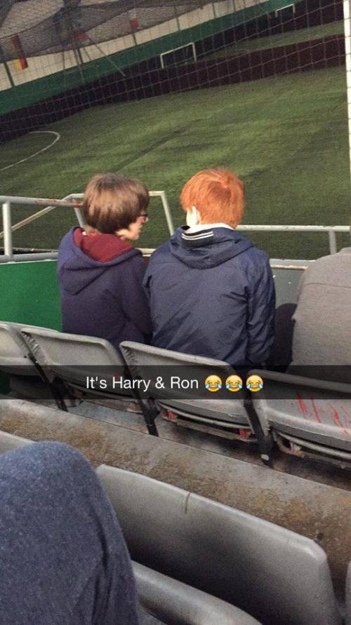  Harry a Ron na fotbalovém zápase!!! 