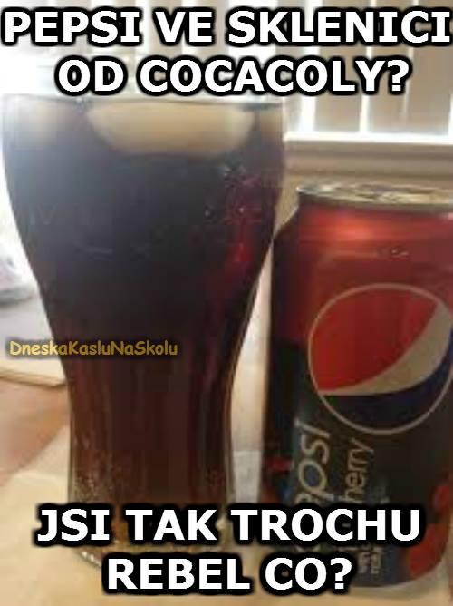  Pepsi ve sklenici od Cocacoly 