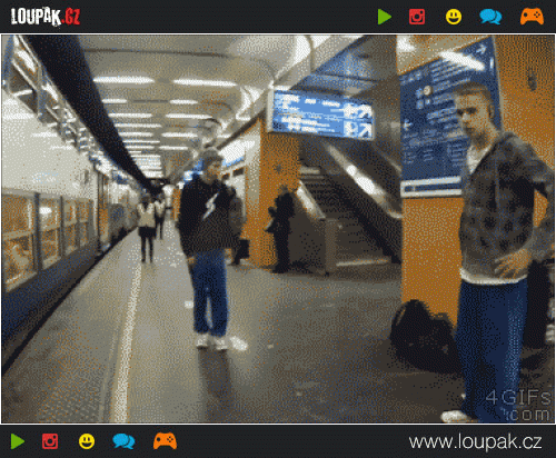  Frajer v metru 