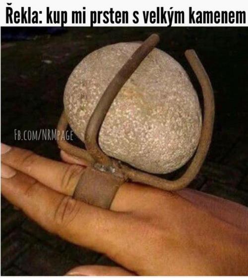 Prsten s kamenem 