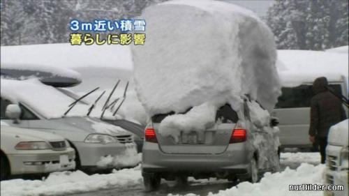  Sníh na autě 