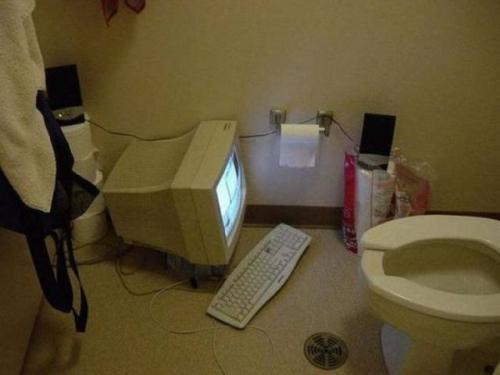 PC na záchodě