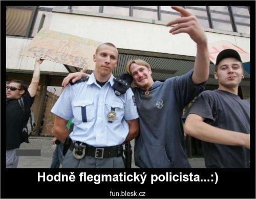  Hodně flegmatický policista...:) 