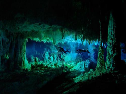  Podvodní jeskyně 