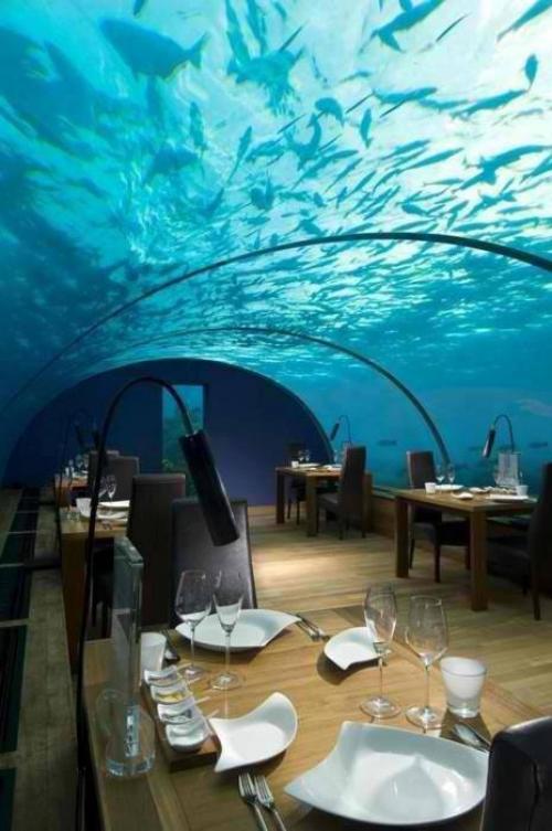  Podmořská restaurace 