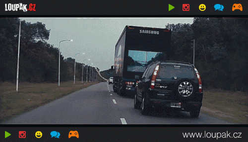  Projekce z přední kamery na náklaďáku  
