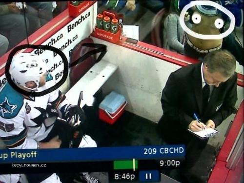  Canucks Fan Flashes Ben Eager In The Penalty Box 