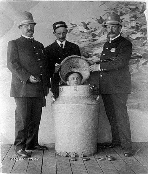  Z historie Rakousko Uherska Mini ponorka 
