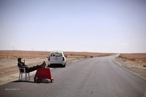  Povstalecky checkpoint v Libyi 